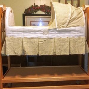 Eddie Bauer's Musical Rocking Cradle/Bassinett